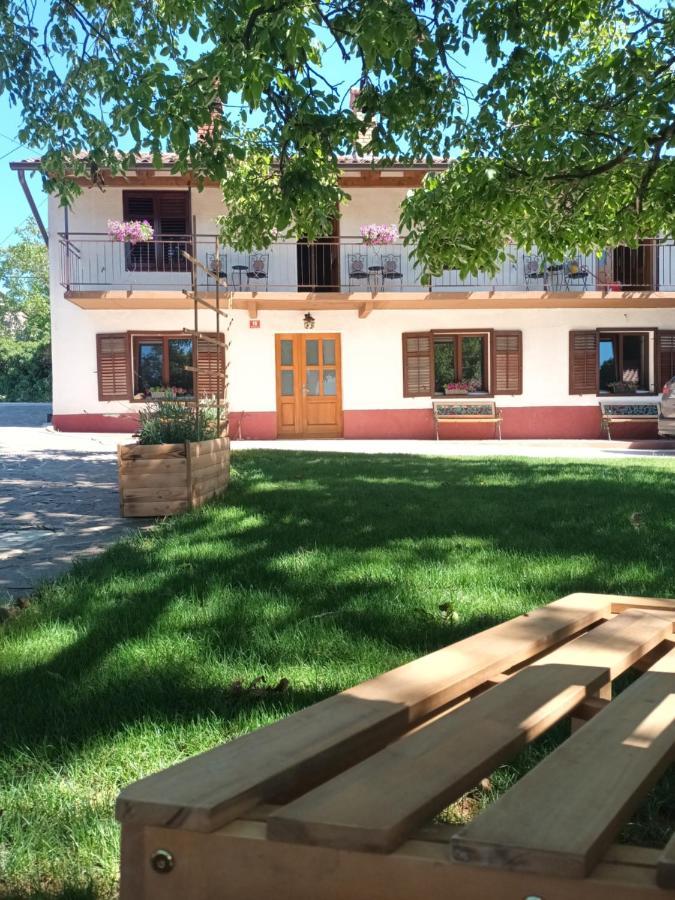 Apartma Brina 3 Sežana Exterior foto